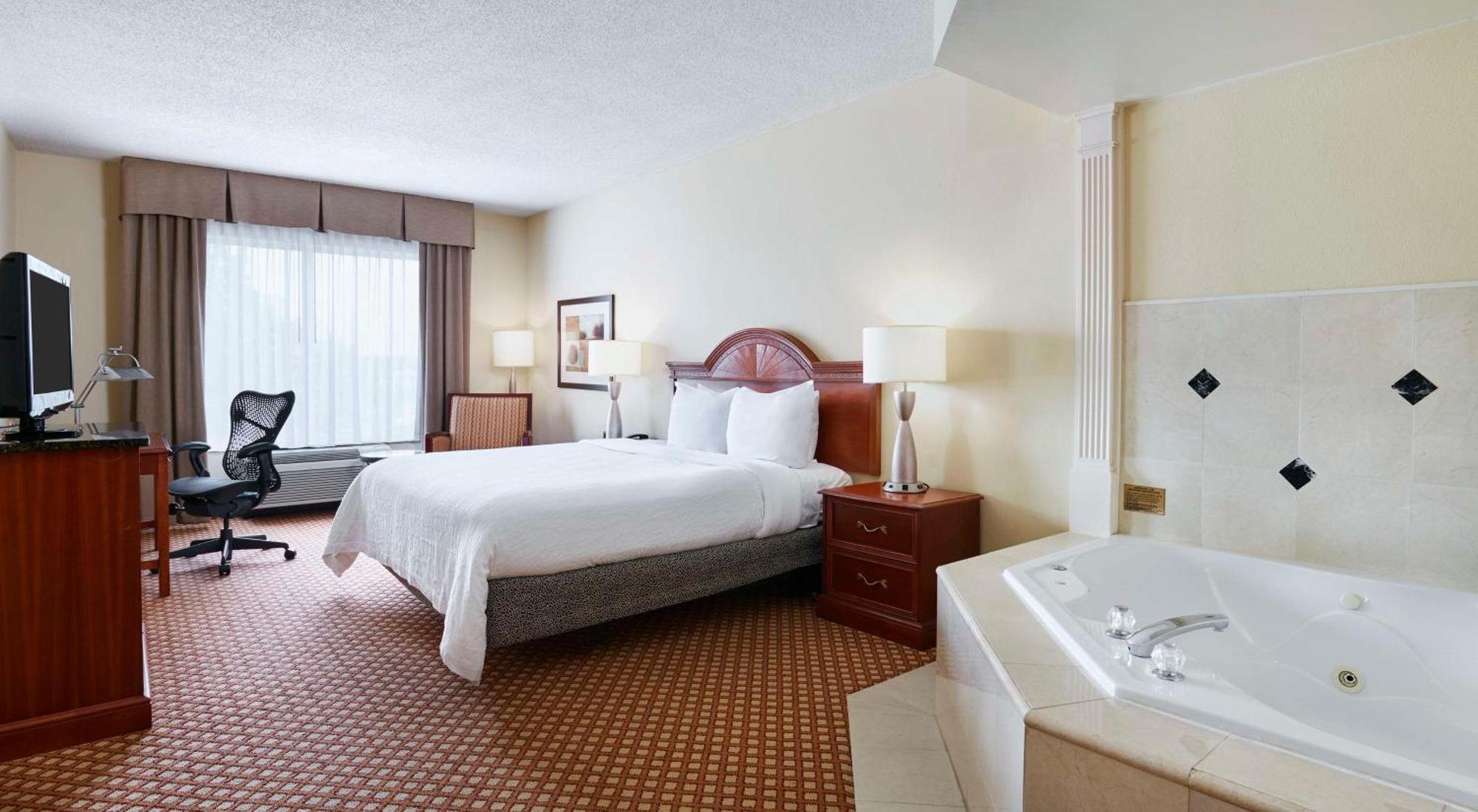 Hilton Garden Inn Charlotte North Ngoại thất bức ảnh
